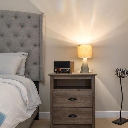 Rustic Modern 2 Bed 2 Bath With Lakeview Pool And Hot Tub インヴァーミア エクステリア 写真