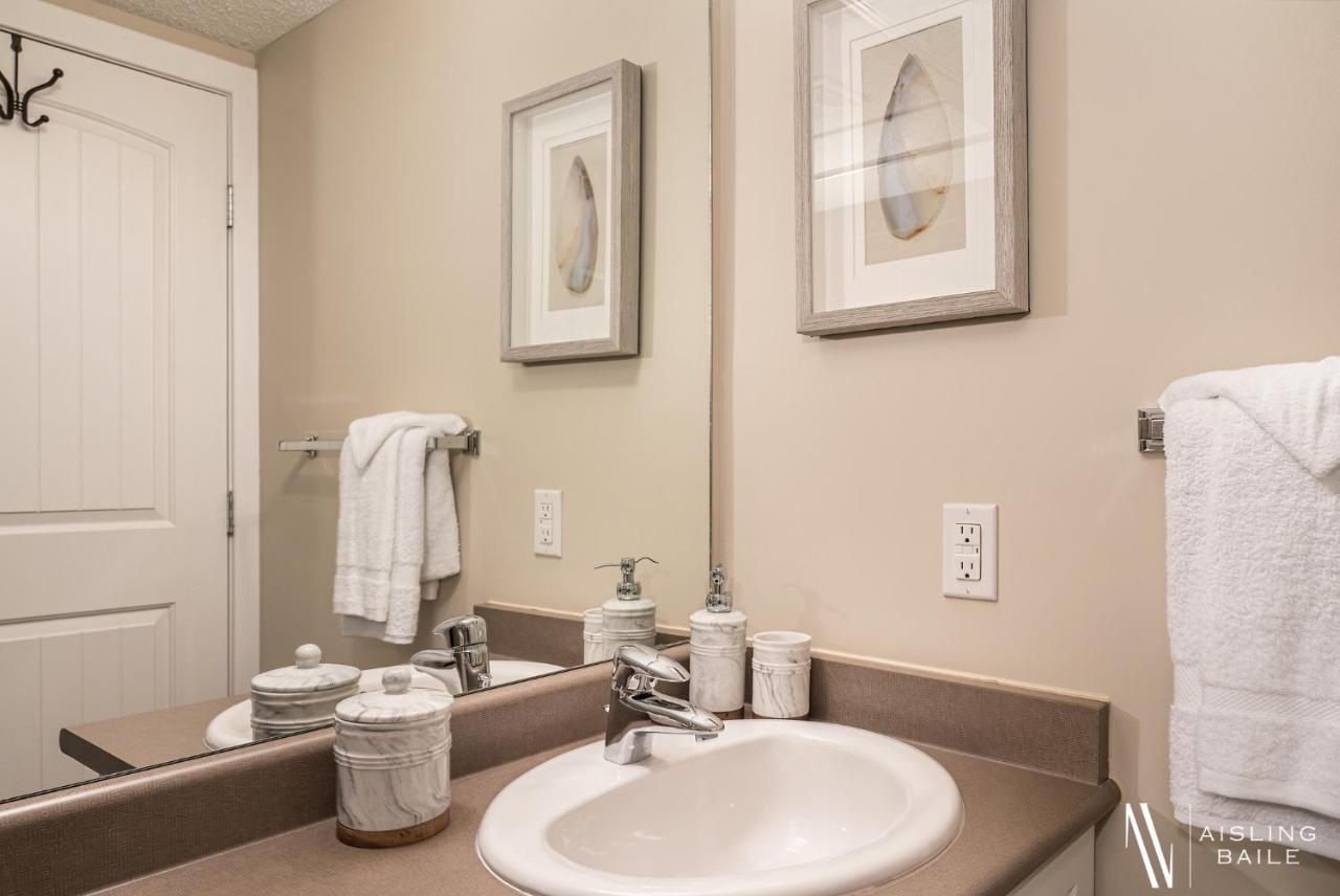 Rustic Modern 2 Bed 2 Bath With Lakeview Pool And Hot Tub インヴァーミア エクステリア 写真